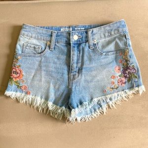 High rise denim shorts. Size 2/26